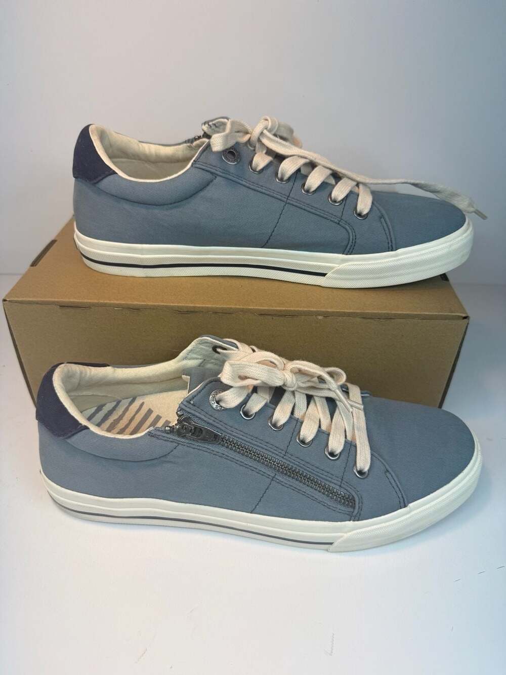 Taos Z-Soul Sneaker Size 10 Blue Canvas